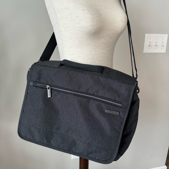 Like New! Samsonite Messenger Travel Laptop Bag - Picture 4 of 9